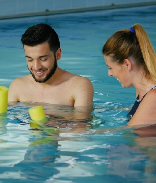 homem na hidroterapia